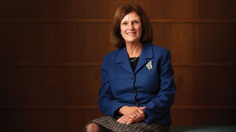Virginia McLaughlin '71 receives the Alumni Medallion