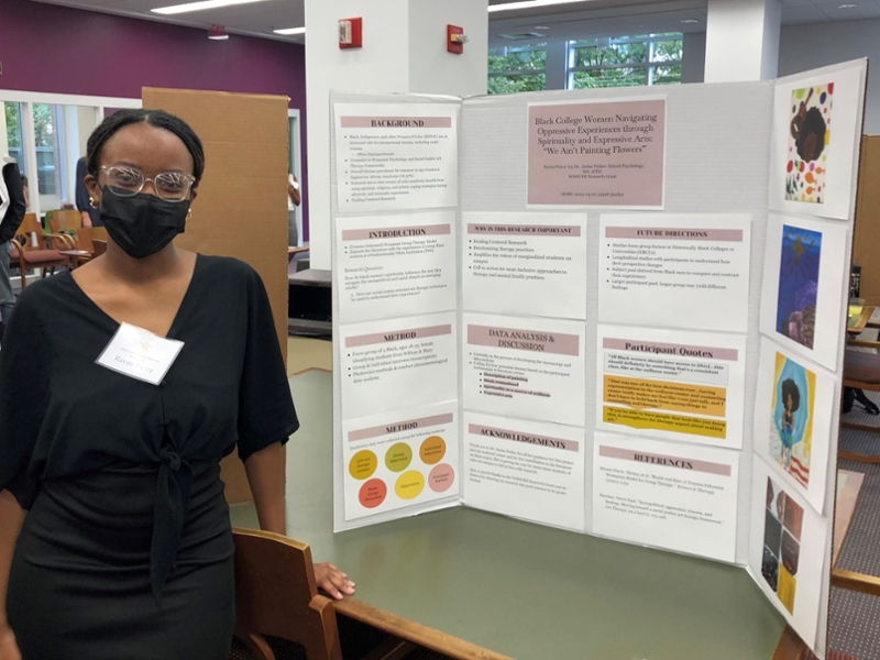 Raven Pierce '23 presented her research at the Fall 2022 Undergraduate Research Symposium in Swem Library September 30.